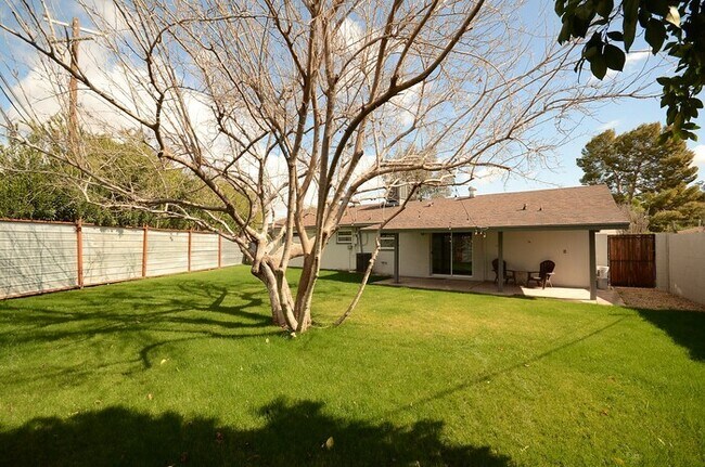 Building Photo - Beautiful Scottsdale Home 3 beds 2 baths G...
