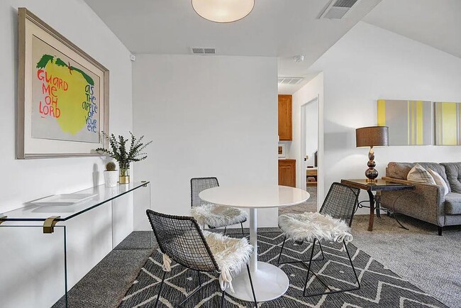 Building Photo - 222 N Calle El Segundo
