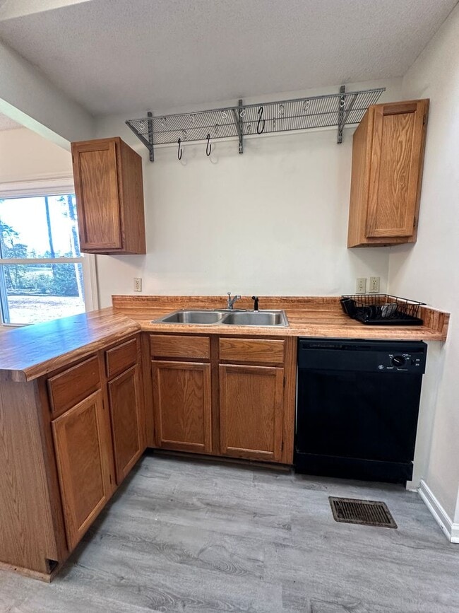 Building Photo - 3 Bed/2 Bath in Harlem, GA with Sunroom & ...