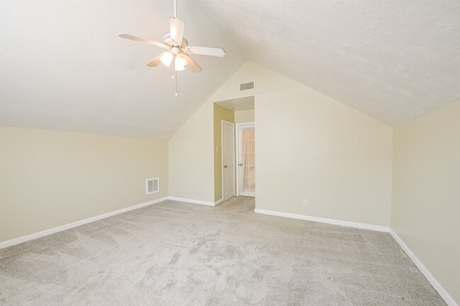 Building Photo - 201 Meadowlawn St