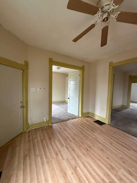 Building Photo - 968 W View St