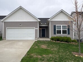 Building Photo - Beautiful 3 Bed 2 Bath Home in Shelbyville