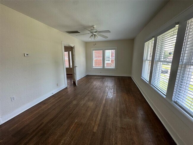 Building Photo - 2421 Isabella St