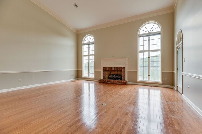 Building Photo - Experience lakefront living at its finest in the heart of East TN