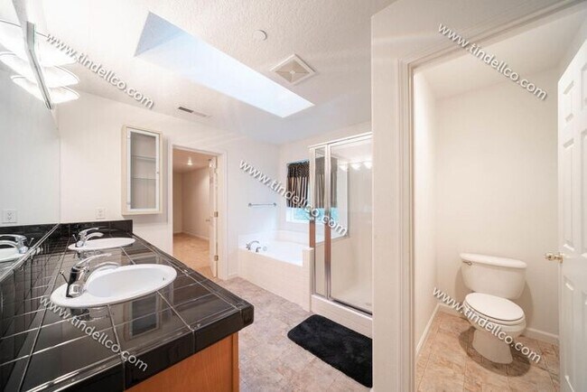 Building Photo - Bright & Elegant 3-Bedroom w/ Study and En...