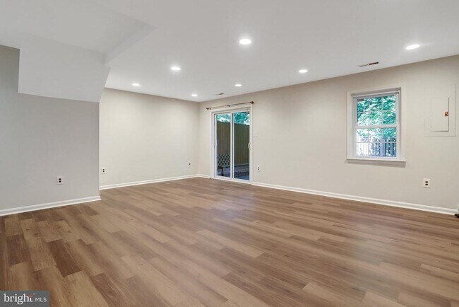 Building Photo - 7416 Spring Tree Dr