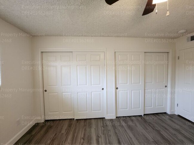 Building Photo - 3 bedroom/ 2 bathroom home located near th...