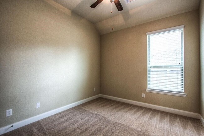 Building Photo - 123 Colton Ct