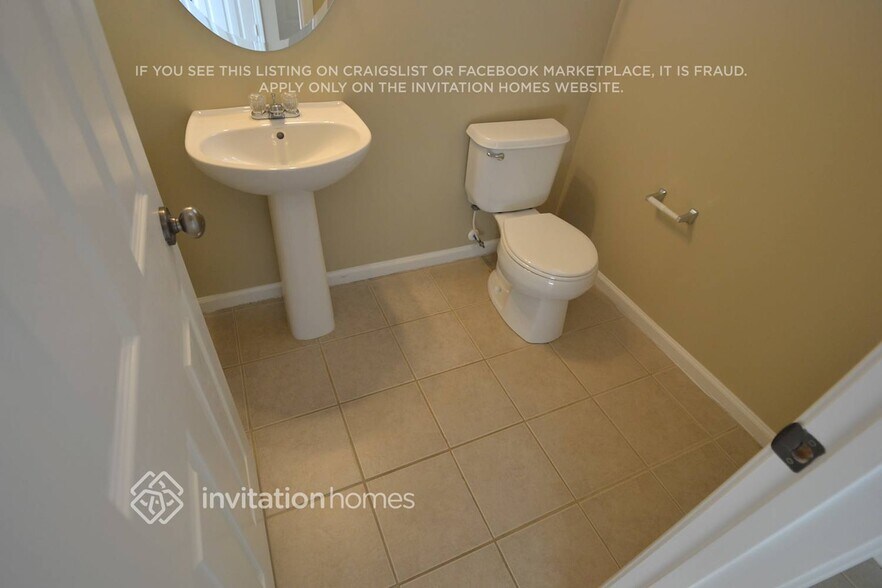 Building Photo - 415 Sureyya Dr