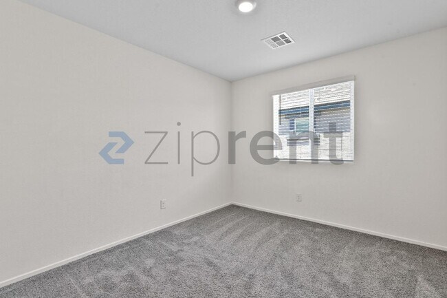 Building Photo - Unit Unit 3