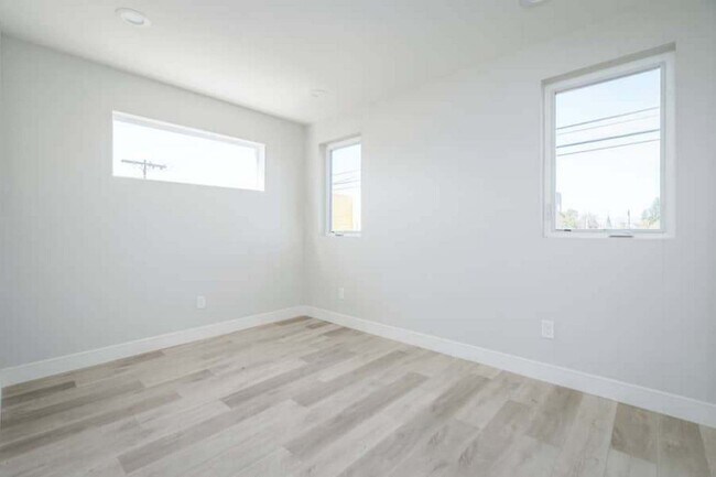 Building Photo - 5335 Homeside Ave
