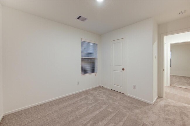 Building Photo - 1610 Birch Wood Dr