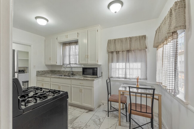 Building Photo - 1429 Ellsmere Ave