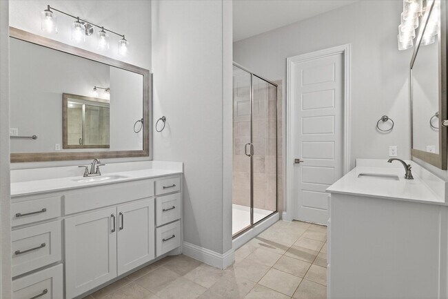 Building Photo - 1548 Euclid Aly