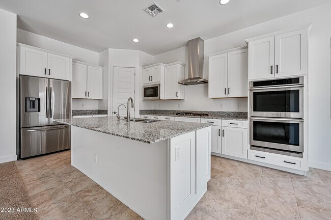 Building Photo - 8725 W Wagon Wheel Dr