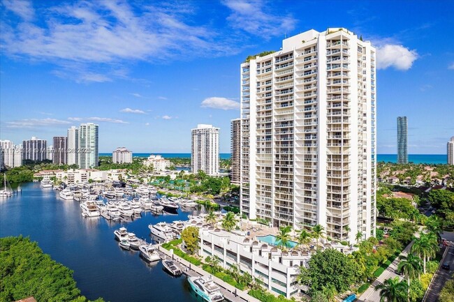 Building Photo - 19500 Turnberry Way