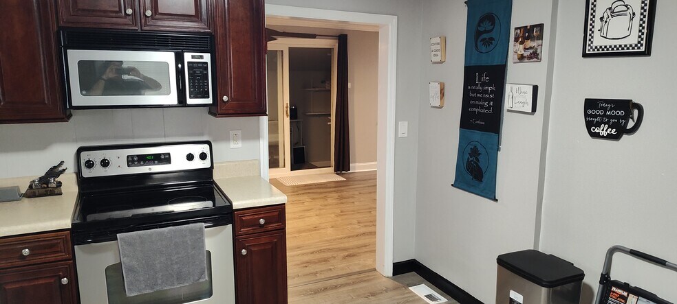 Building Photo - 113 Bettie St