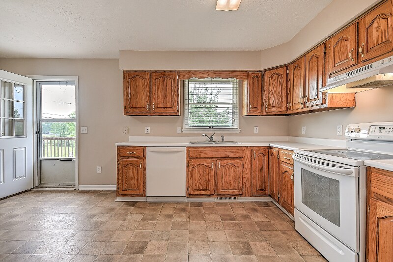 Building Photo - 5524 Carters Vly Rd
