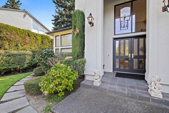 Building Photo - 4Bd/4.5Ba Medina House