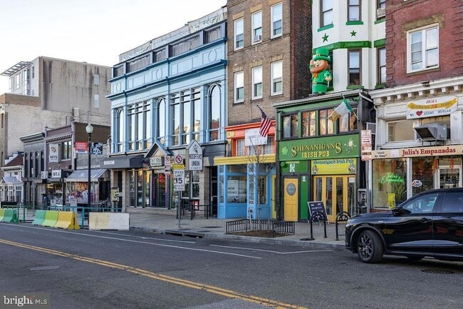 Building Photo - 2460 Ontario Rd NW