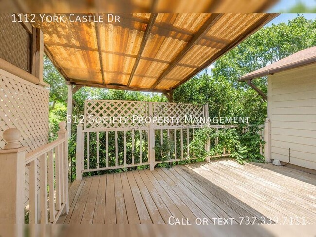 Building Photo - 1112 York Castle Dr
