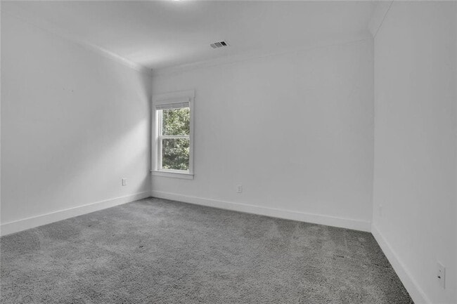 Building Photo - 6181 Shoreland Cir