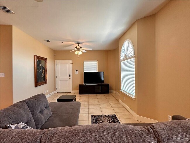 Building Photo - 25 Keeton Ave E