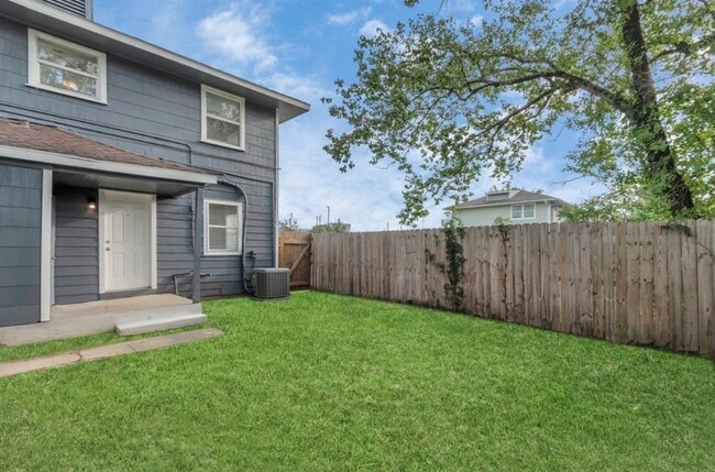Building Photo - 3404 Blodgett St