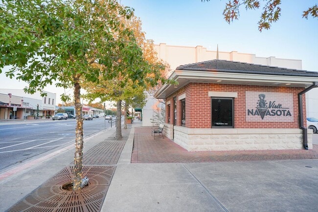 Building Photo - 210 E Washington Ave