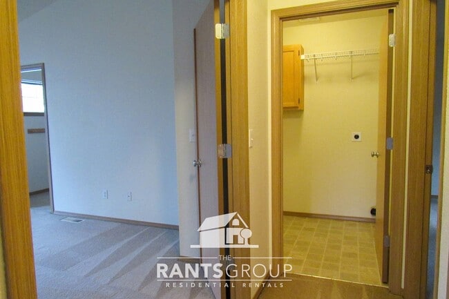 Building Photo - Spacious 3-Bed, 2.5-Bath home in the Olymp...