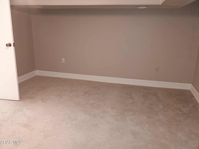 Building Photo - 106 Ruskin Dr