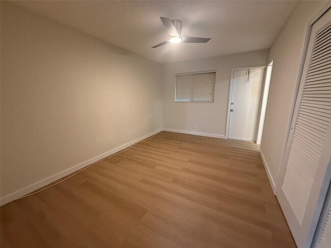 Building Photo - 4009 NE 21st Ave