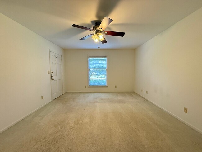 Building Photo - 2711 Reynolda Rd