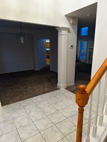 Building Photo - 45071 Lothrop Ct
