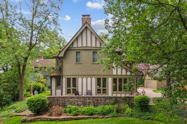 Building Photo - 2023-2027 W 108th Pl