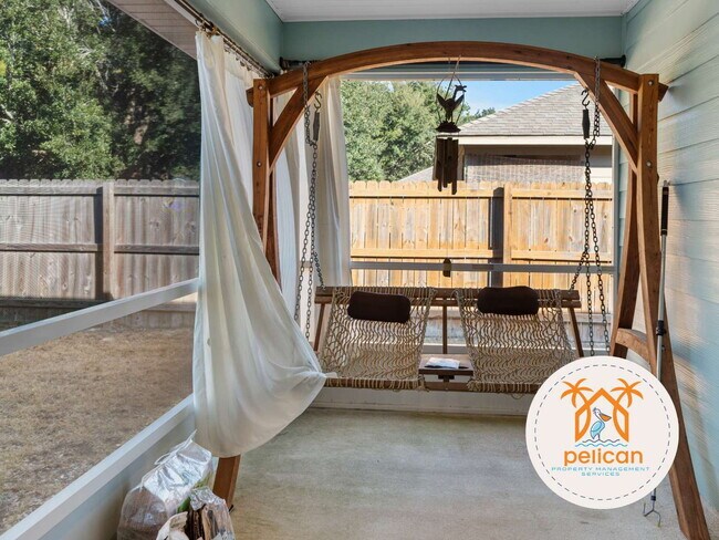 Building Photo - Stunning Home in East Navarre