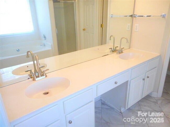 Building Photo - 11310 Ladonia Ct