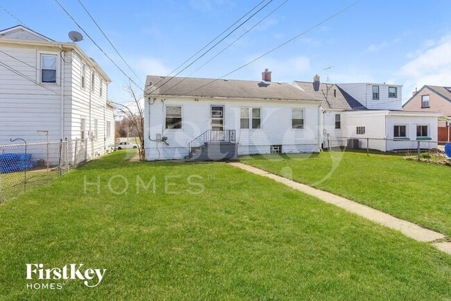 Building Photo - 251 E 25th St