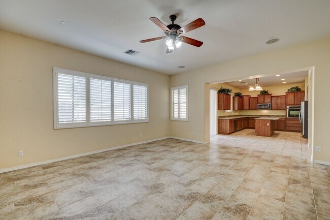 Building Photo - AVAILABLE NOW IN SHAMROCK ESTATES GILBERT!!!