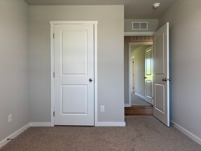 Building Photo - Spacious 4-Bedroom Split-Level Near Standing Bear Lake & Trails