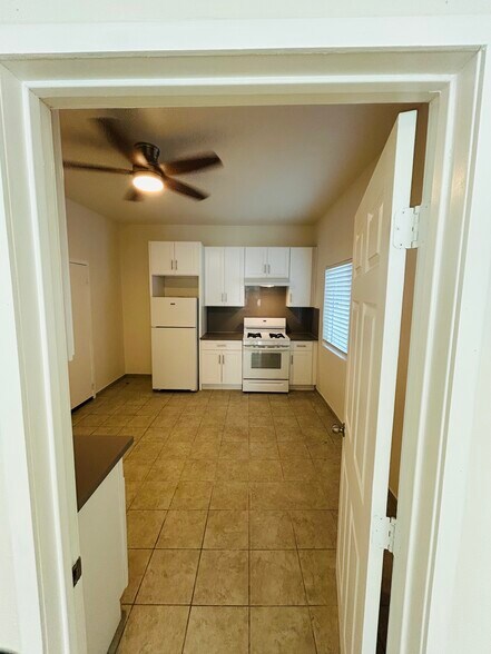 Building Photo - 5600 S Broadway