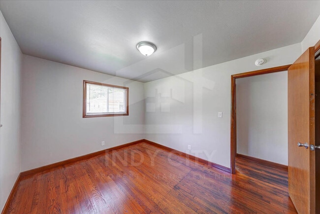 Building Photo - 2621 W 61st St