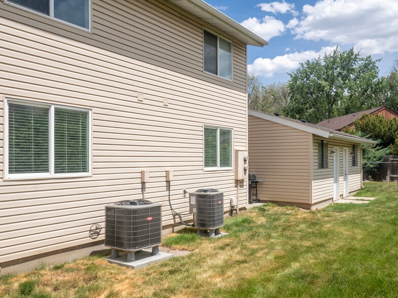 Building Photo - 853 N Gossett Pl