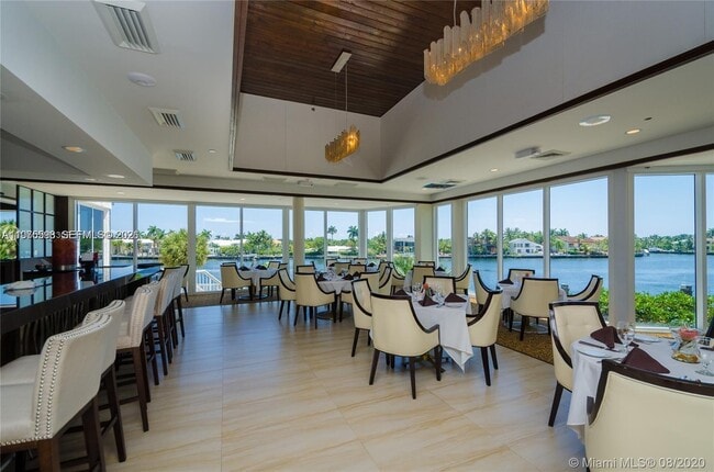 Building Photo - 20281 E Country Club Dr