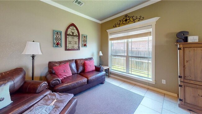 Building Photo - 131 Roucourt Loop
