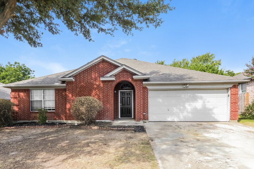 Primary Photo - 1809 Clayton Dr