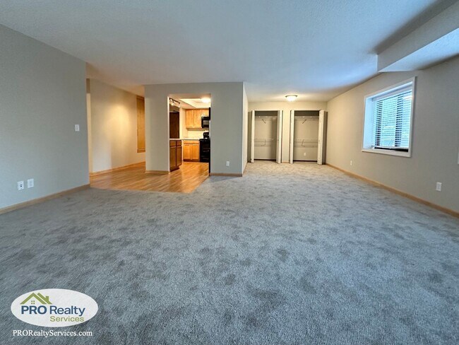 Building Photo - Updated 1 Bedroom Condo **Half off 1 Month...