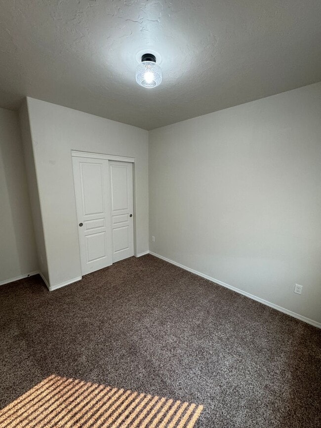 Building Photo - Charming 3-bedroom, 2-bathroom home locate...