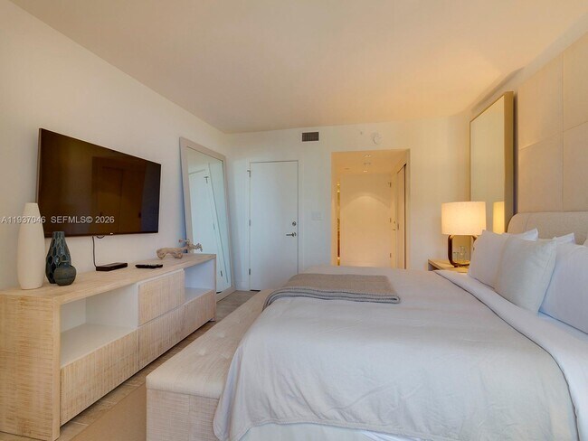 Building Photo - 102 24th St