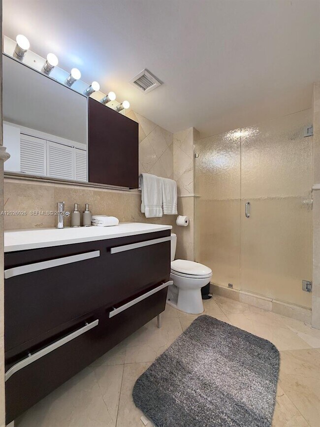 Building Photo - 16400 Collins Ave